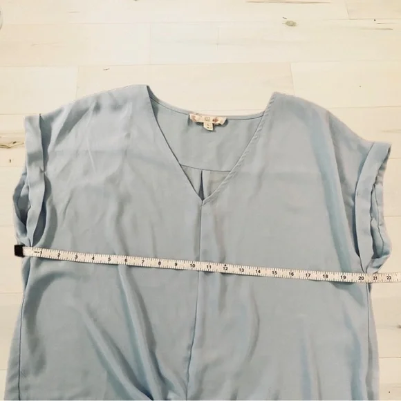 Hippie Rose V-Neck Tie Front Hi Low Blue Top Large - Picture 4 of 6